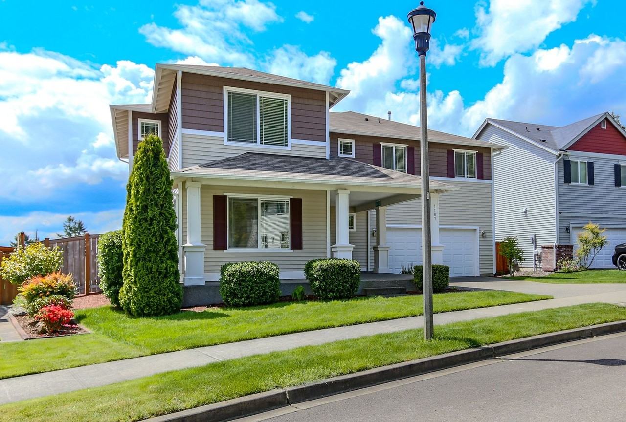 1187 Swan Loop - Photo 3 of 43