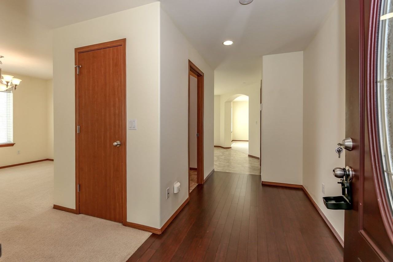 1187 Swan Loop - Photo 6 of 43