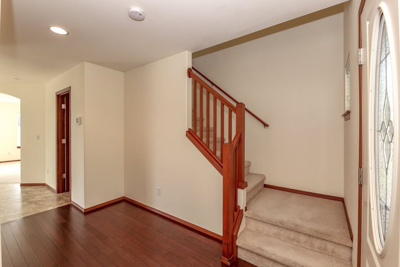 1187 Swan Loop - Photo 7 of 43