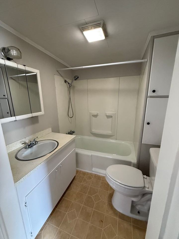 459 Woodruff St - Photo 3 of 9