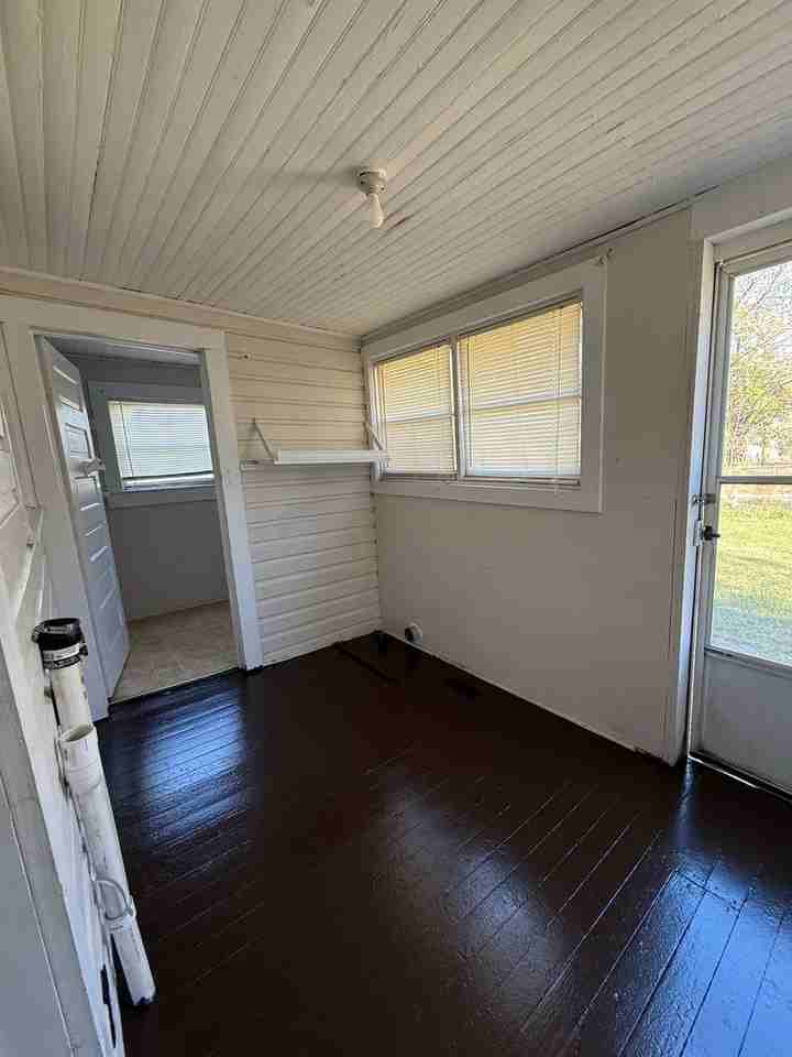 459 Woodruff St - Photo 6 of 9