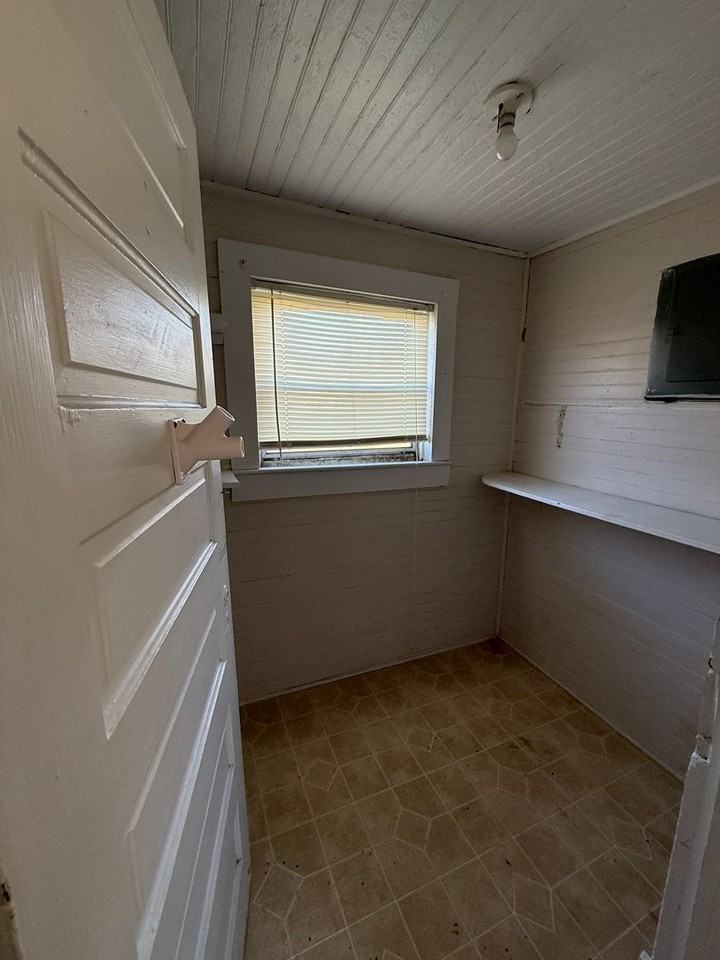 459 Woodruff St - Photo 7 of 9