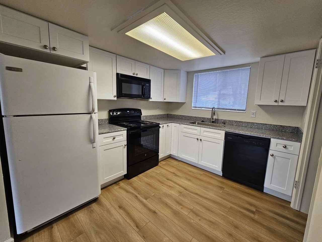 3621 Gypsum Rd - Photo 3 of 10