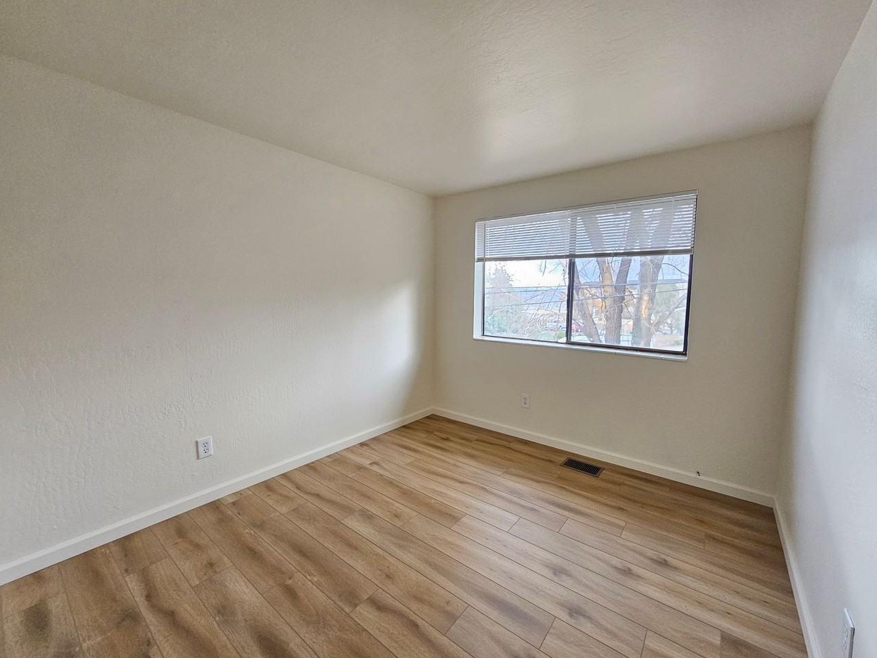 3621 Gypsum Rd - Photo 5 of 10
