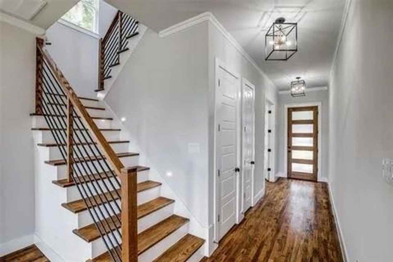 1702 Seevers Ave - Photo 2 of 24