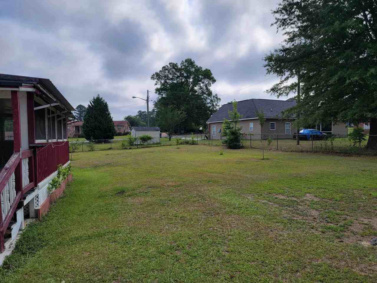 2072 Hillcrest Ave - Photo 2 of 13