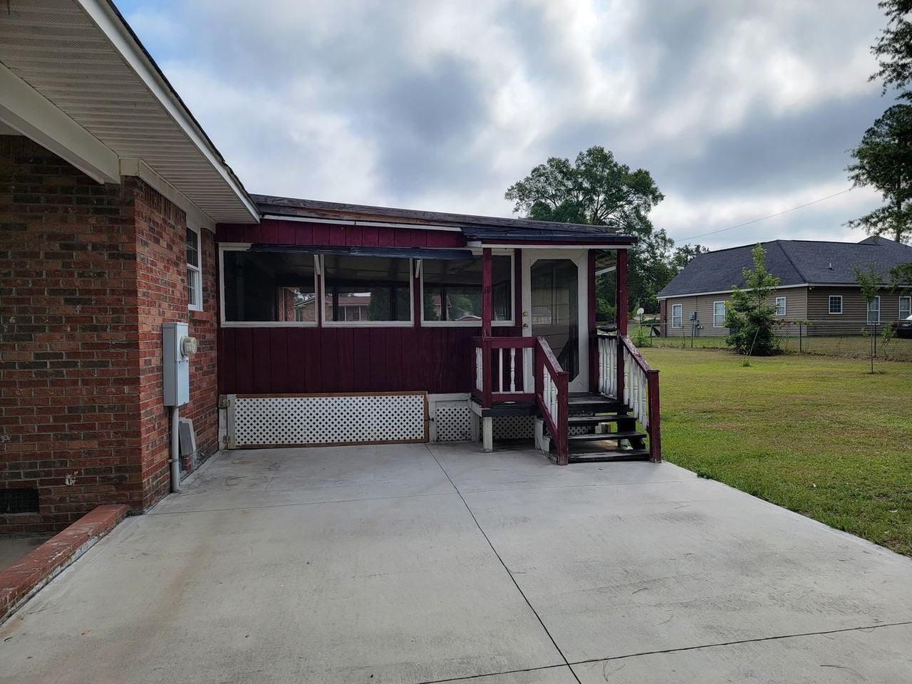 2072 Hillcrest Ave - Photo 3 of 13