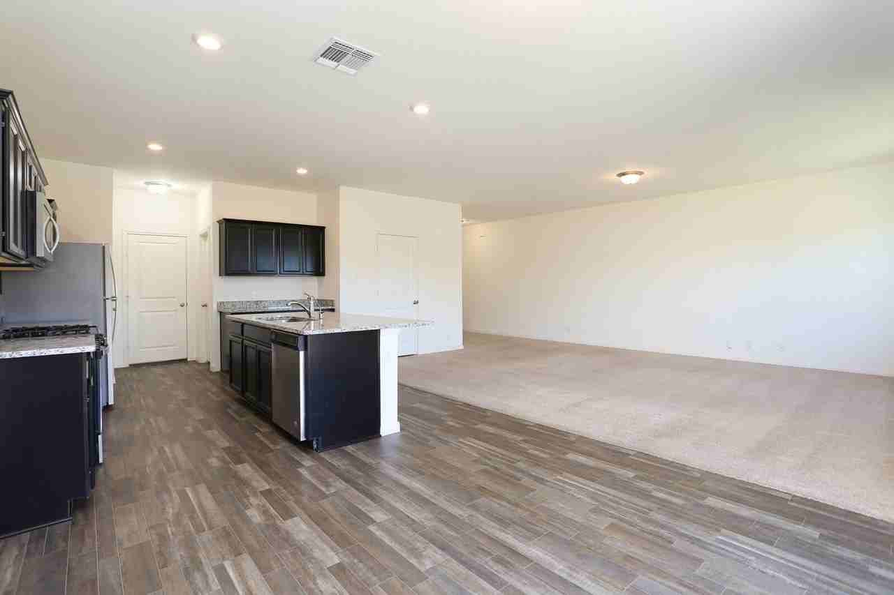 4913 Hallies Gdn - Photo 7 of 21