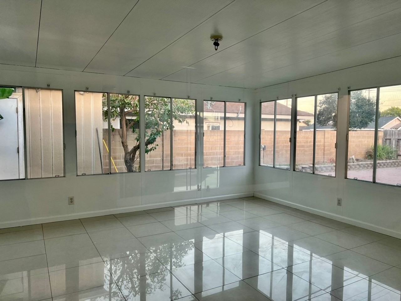 2315 S Artesia St - Photo 3 of 13