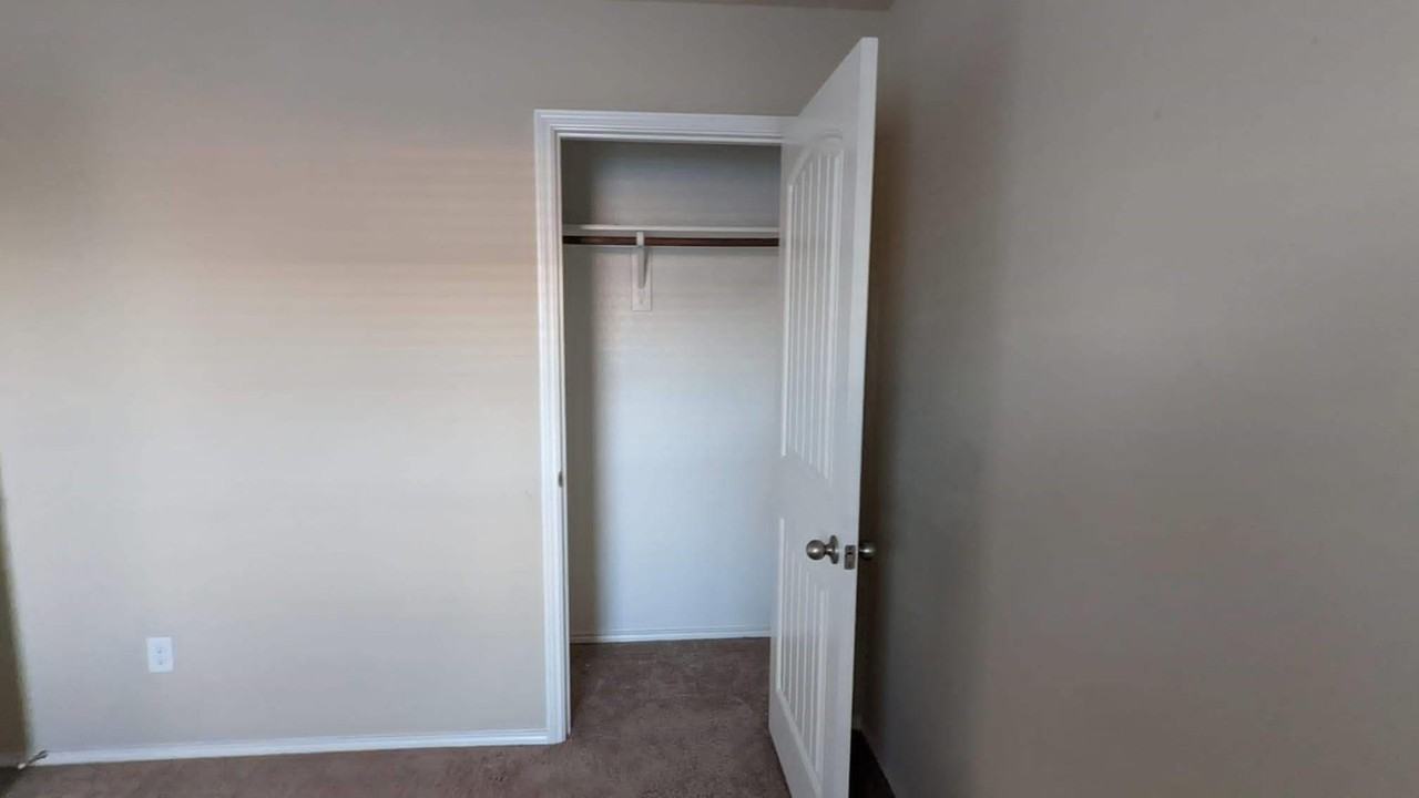 2544 Saldana Dr - Photo 3 of 38