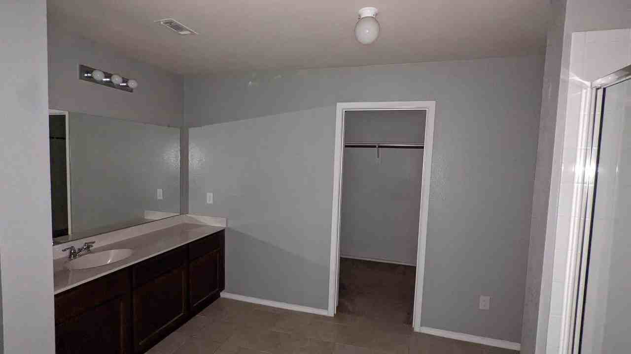 2544 Saldana Dr - Photo 5 of 38