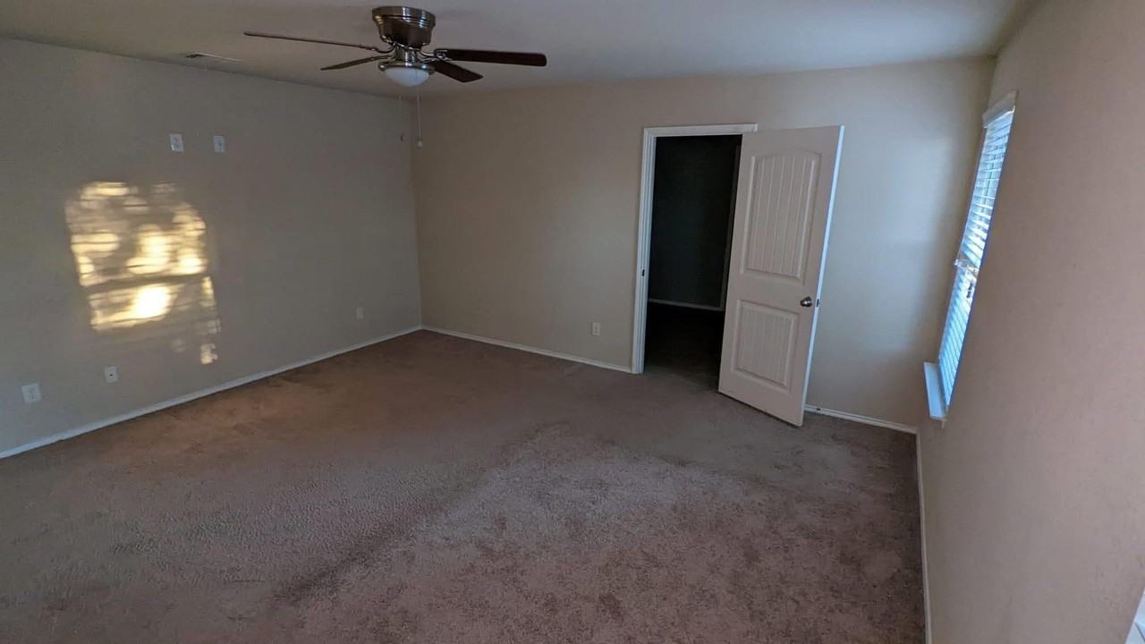 2544 Saldana Dr - Photo 6 of 38