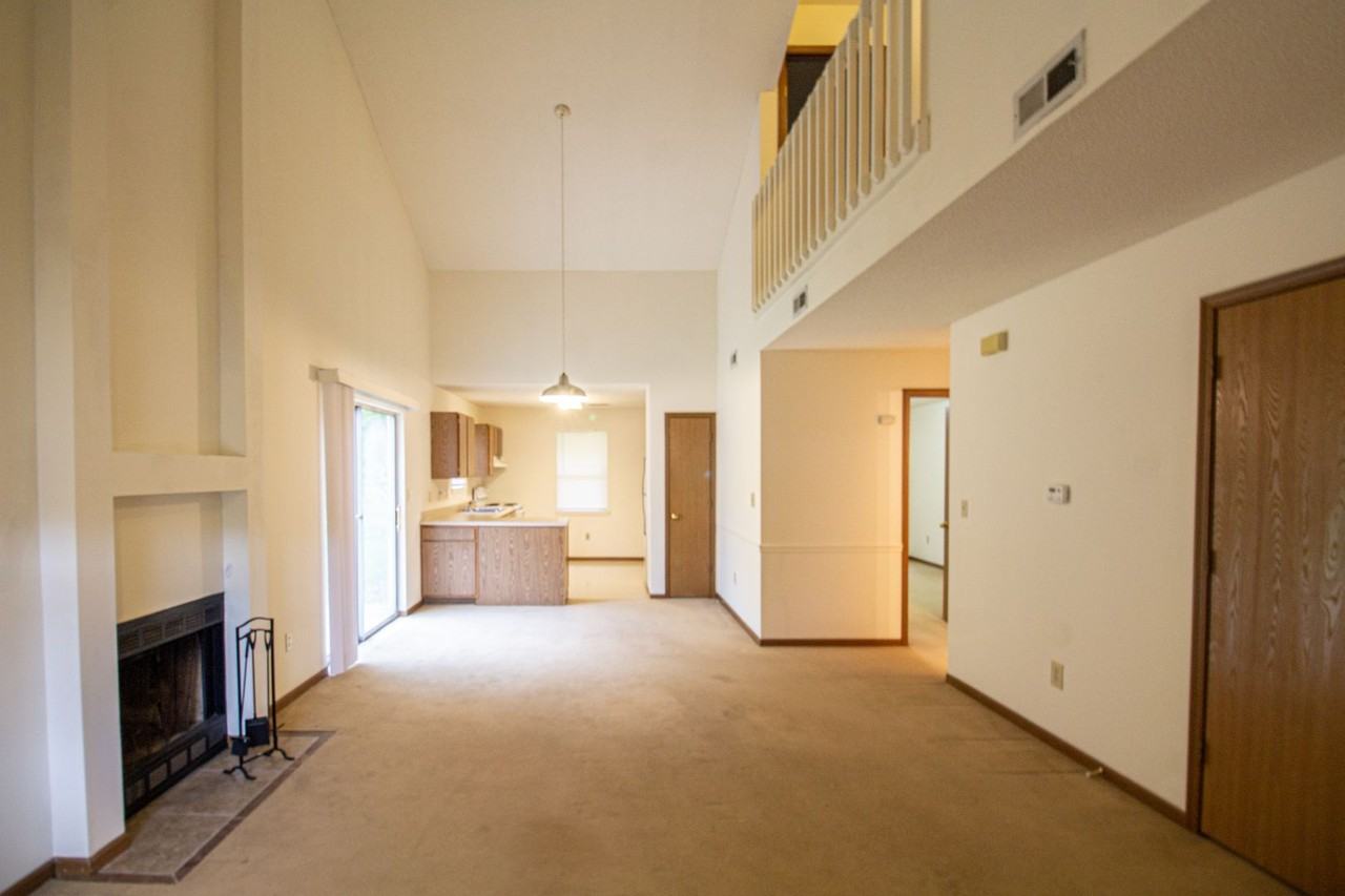 4005 Danbury Ct #B - Photo 2 of 9