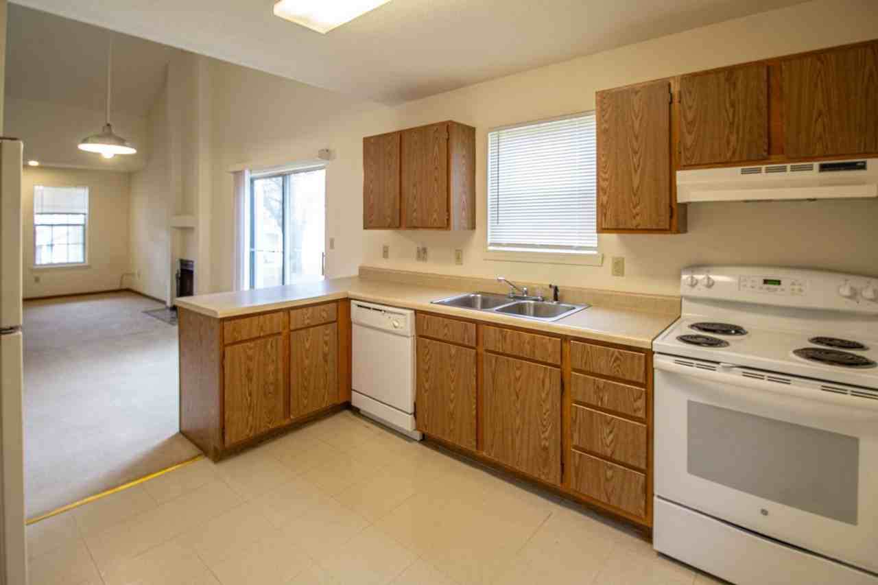 4005 Danbury Ct #B - Photo 3 of 9