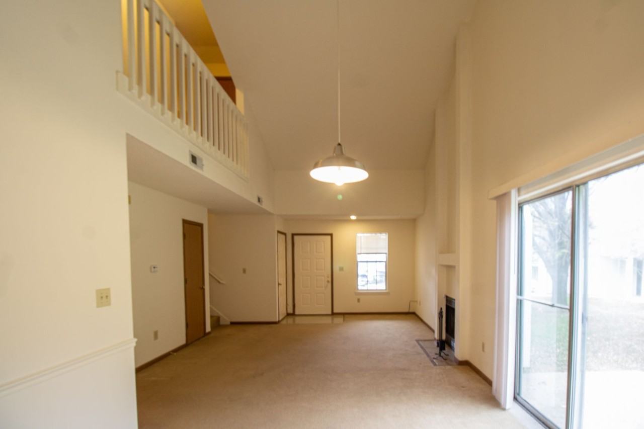 4005 Danbury Ct #B - Photo 4 of 9