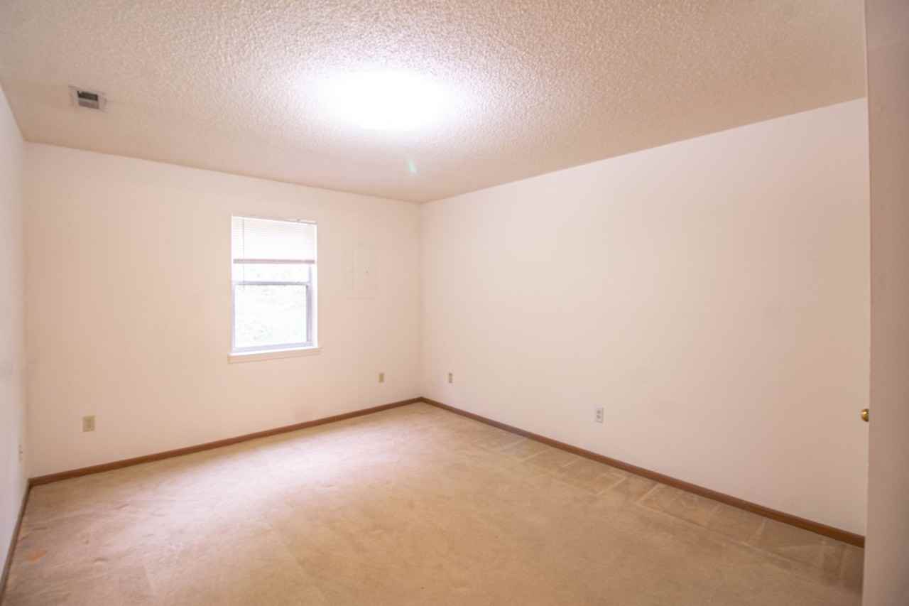 4005 Danbury Ct #B - Photo 6 of 9
