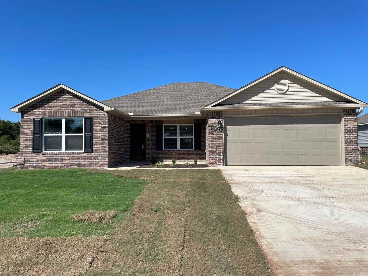 3201 E Jace St - Photo 4 of 17