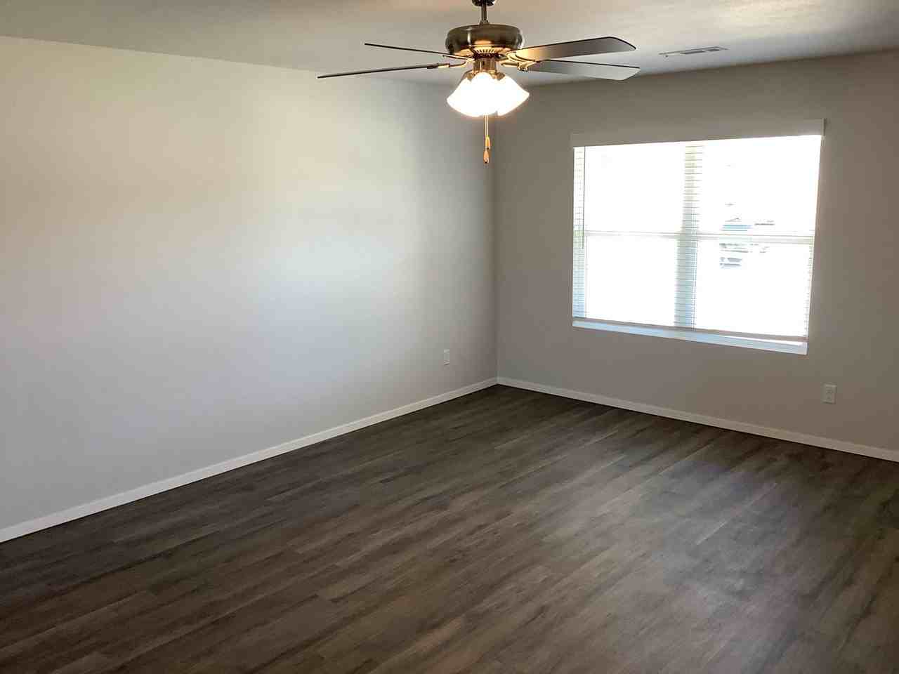 3201 E Jace St - Photo 6 of 17