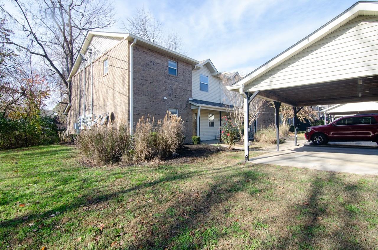 1801 Brockton Pl - Photo 2 of 31