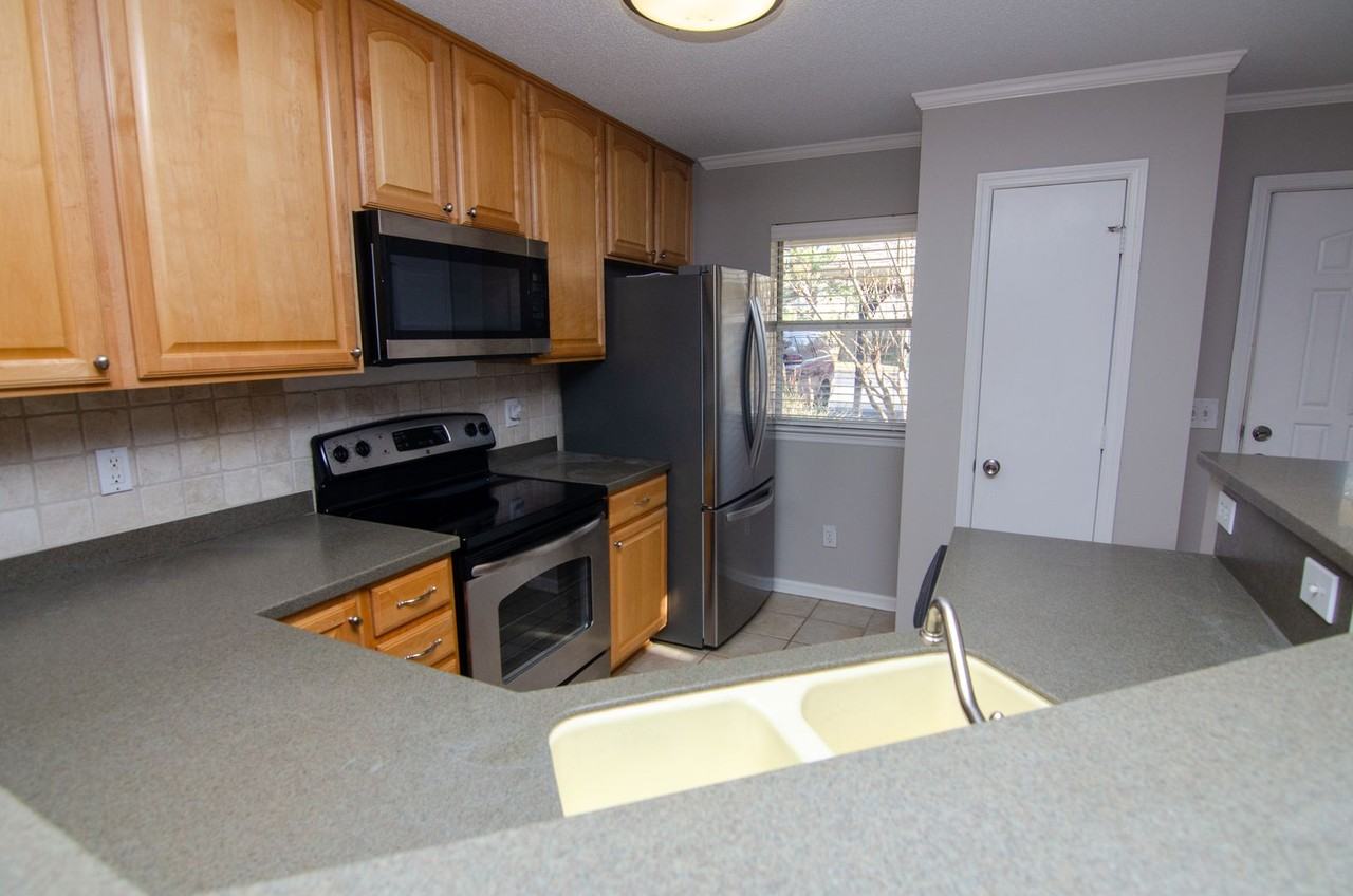 1801 Brockton Pl - Photo 7 of 31