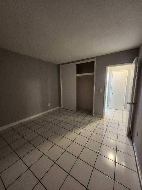 2917 Middle River Dr - Photo 2 of 5