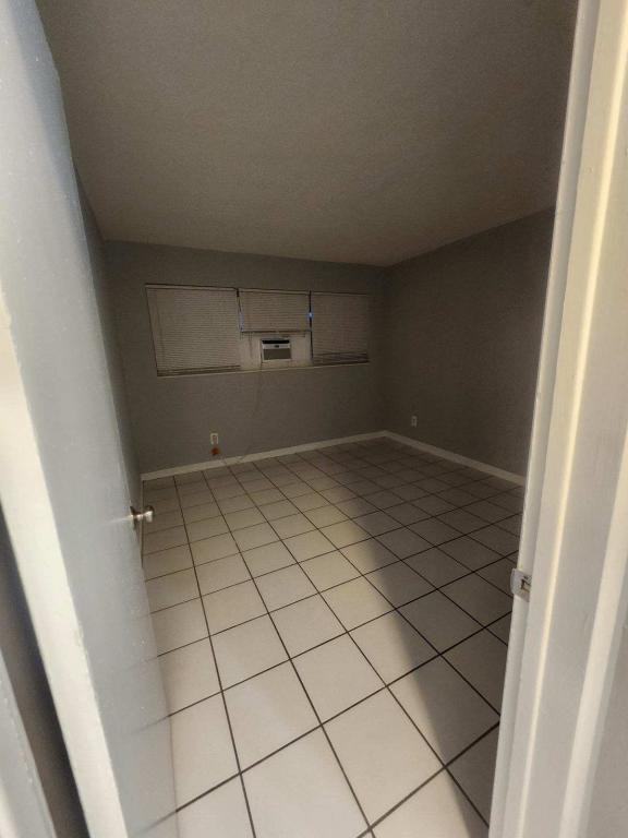 2917 Middle River Dr - Photo 3 of 5