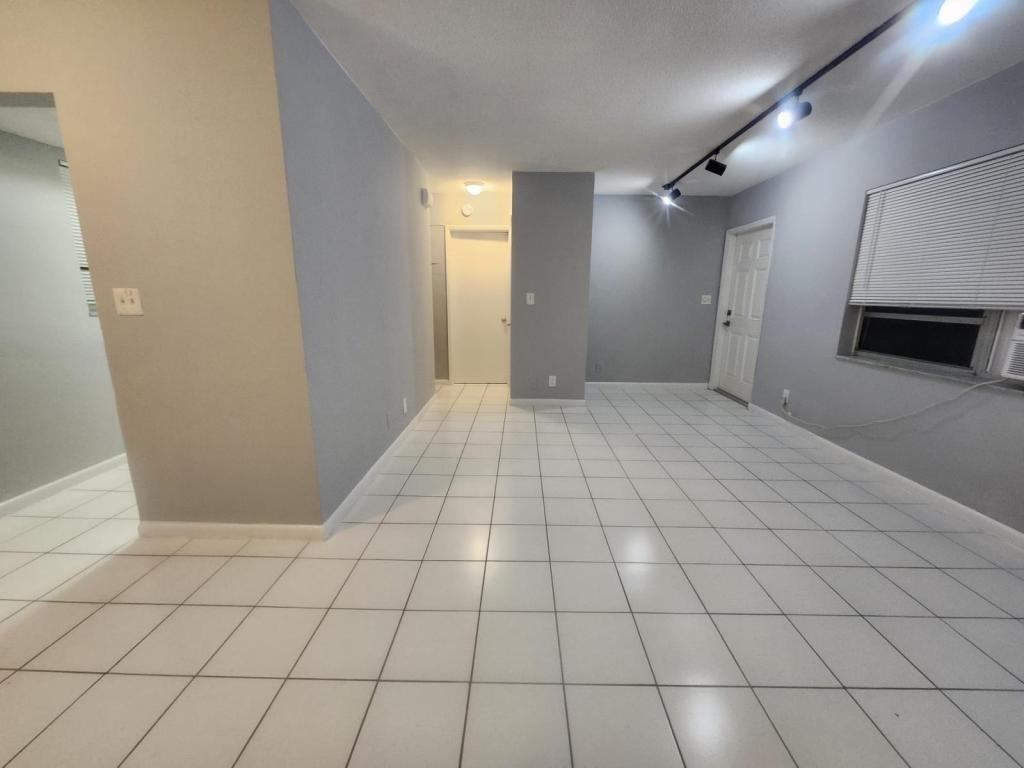 2625 Middle River Dr - Photo 6 of 12