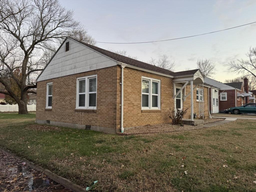 1136 S Cedar St - Photo 2 of 8