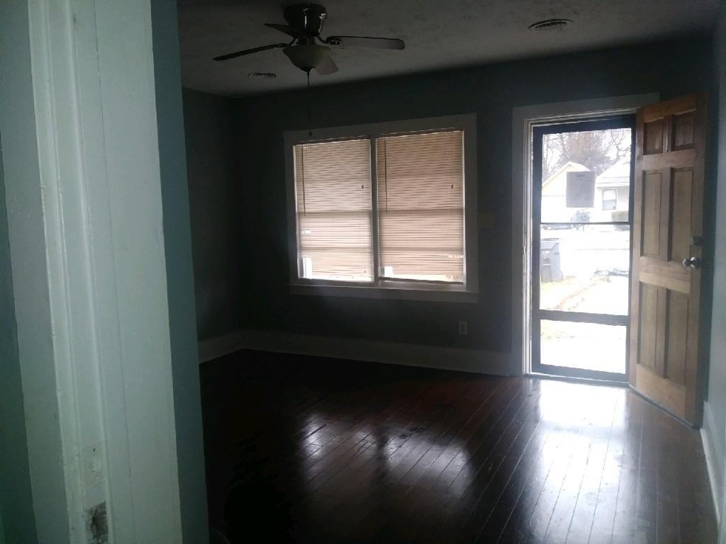 806 Charles Ave - Photo 2 of 11