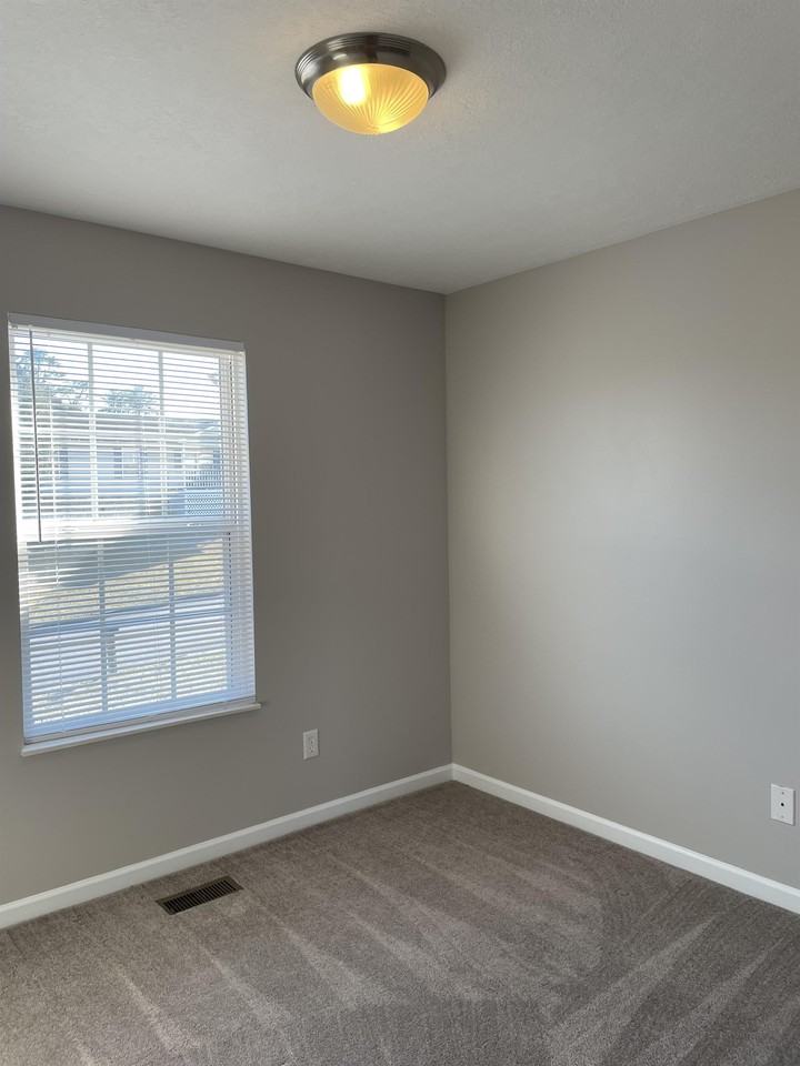 2811 Diane Gayle Dr - Photo 3 of 14