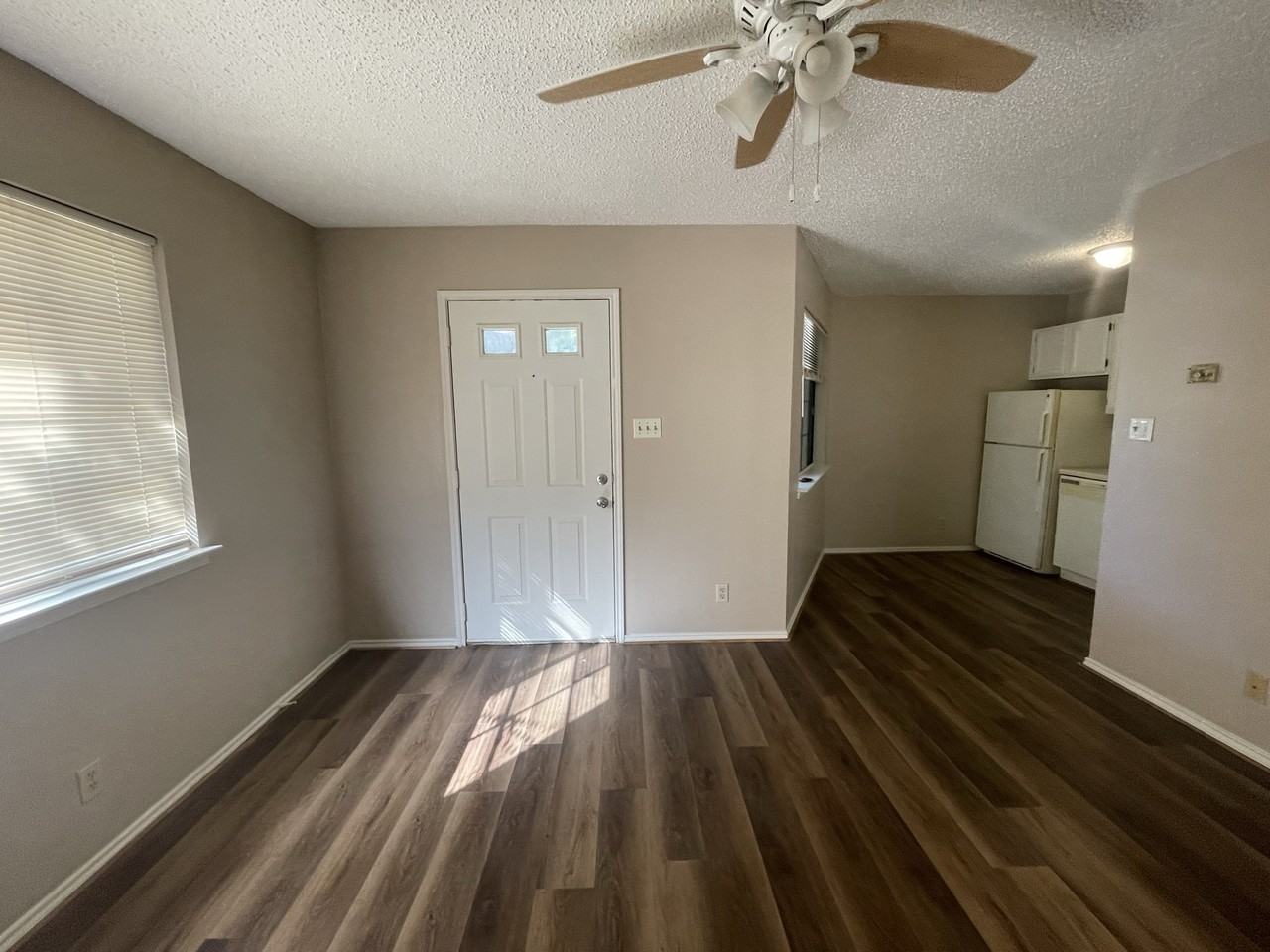 299 Billie Dr #4 - Photo 4 of 11