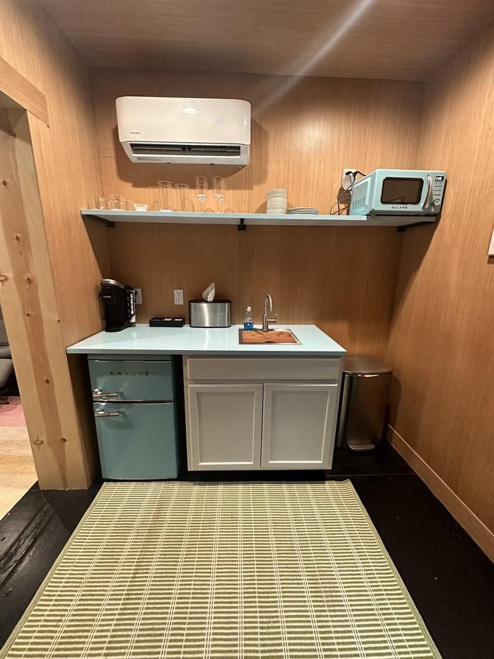 1004 W Hill St #C - Photo 4 of 16