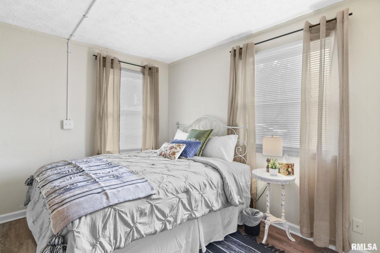 1702 S College St - Photo 2 of 12