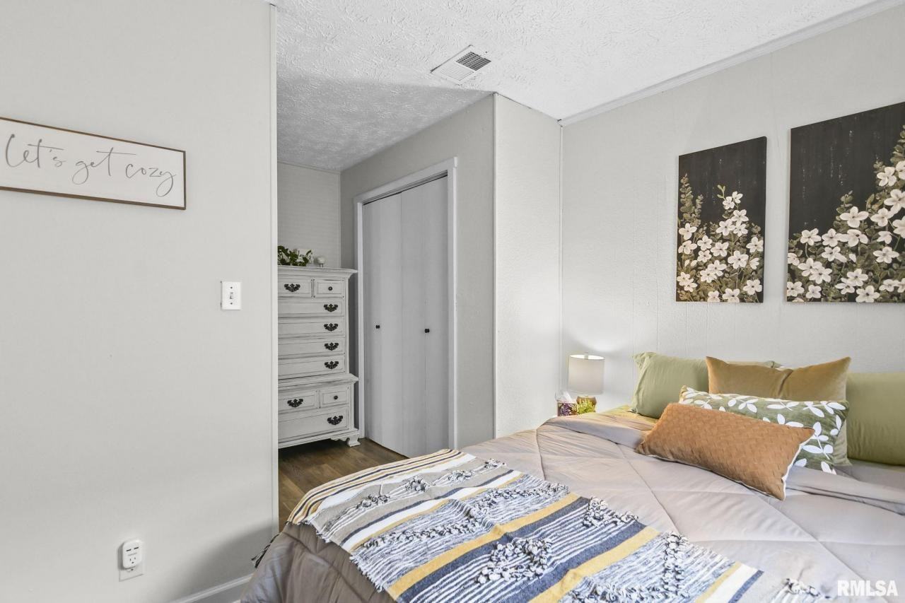1702 S College St - Photo 7 of 12