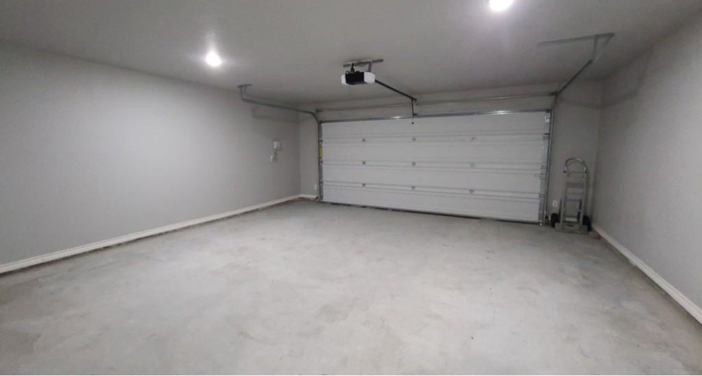 1424 Dryden Ave - Photo 4 of 10