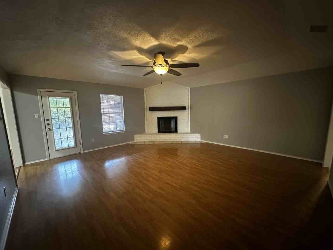 200 Thompson Cir - Photo 5 of 20