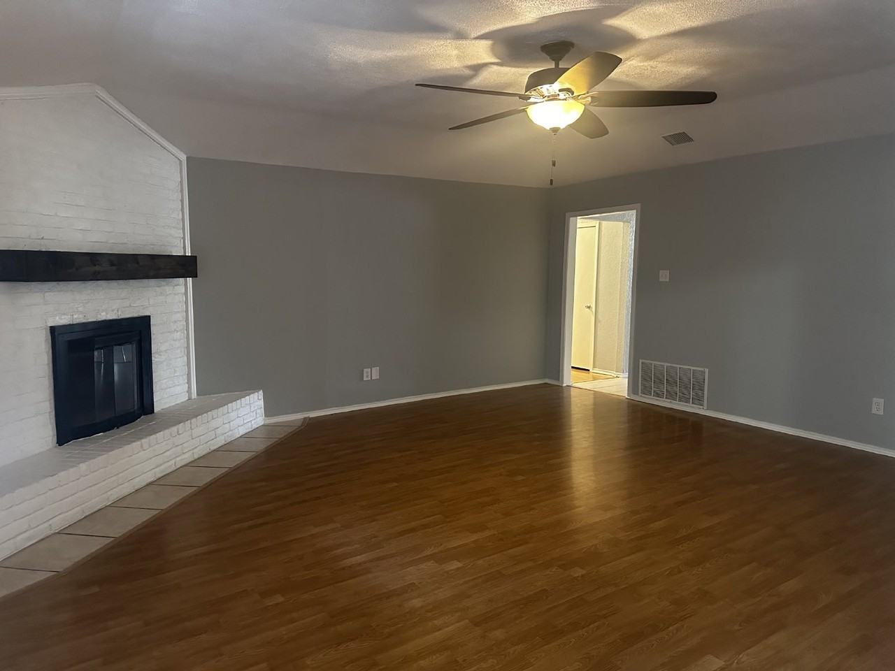 200 Thompson Cir - Photo 6 of 20