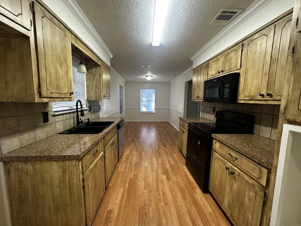 200 Thompson Cir - Photo 7 of 20