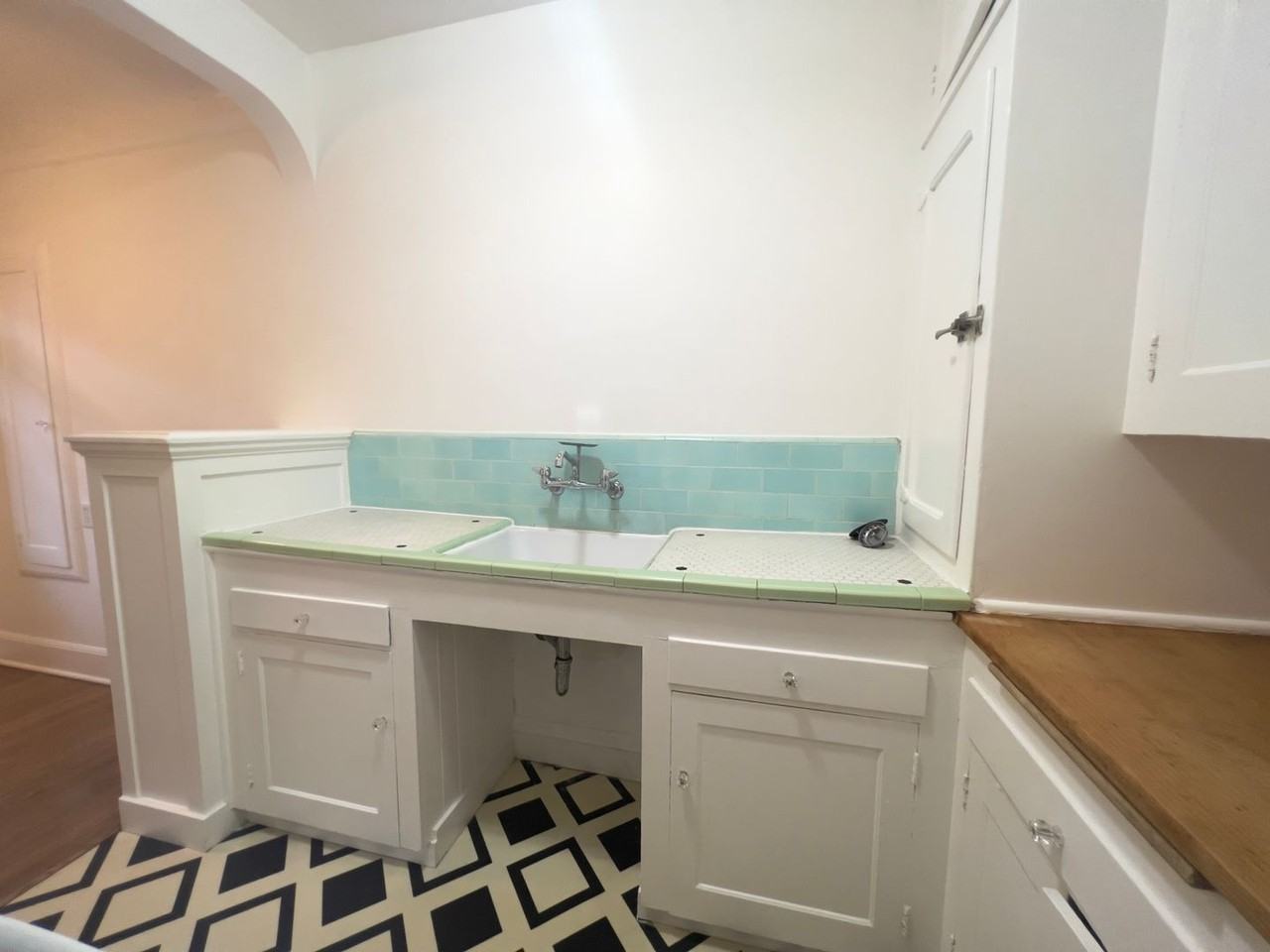 Metropolitan Apartments - Photo 4 of 35