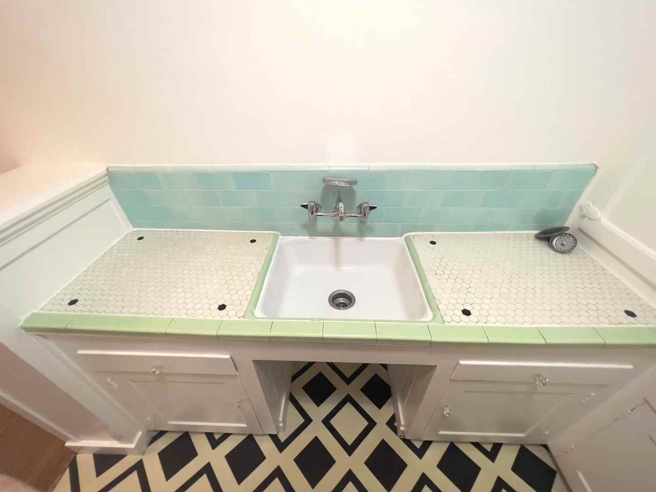 Metropolitan Apartments - Photo 5 of 35