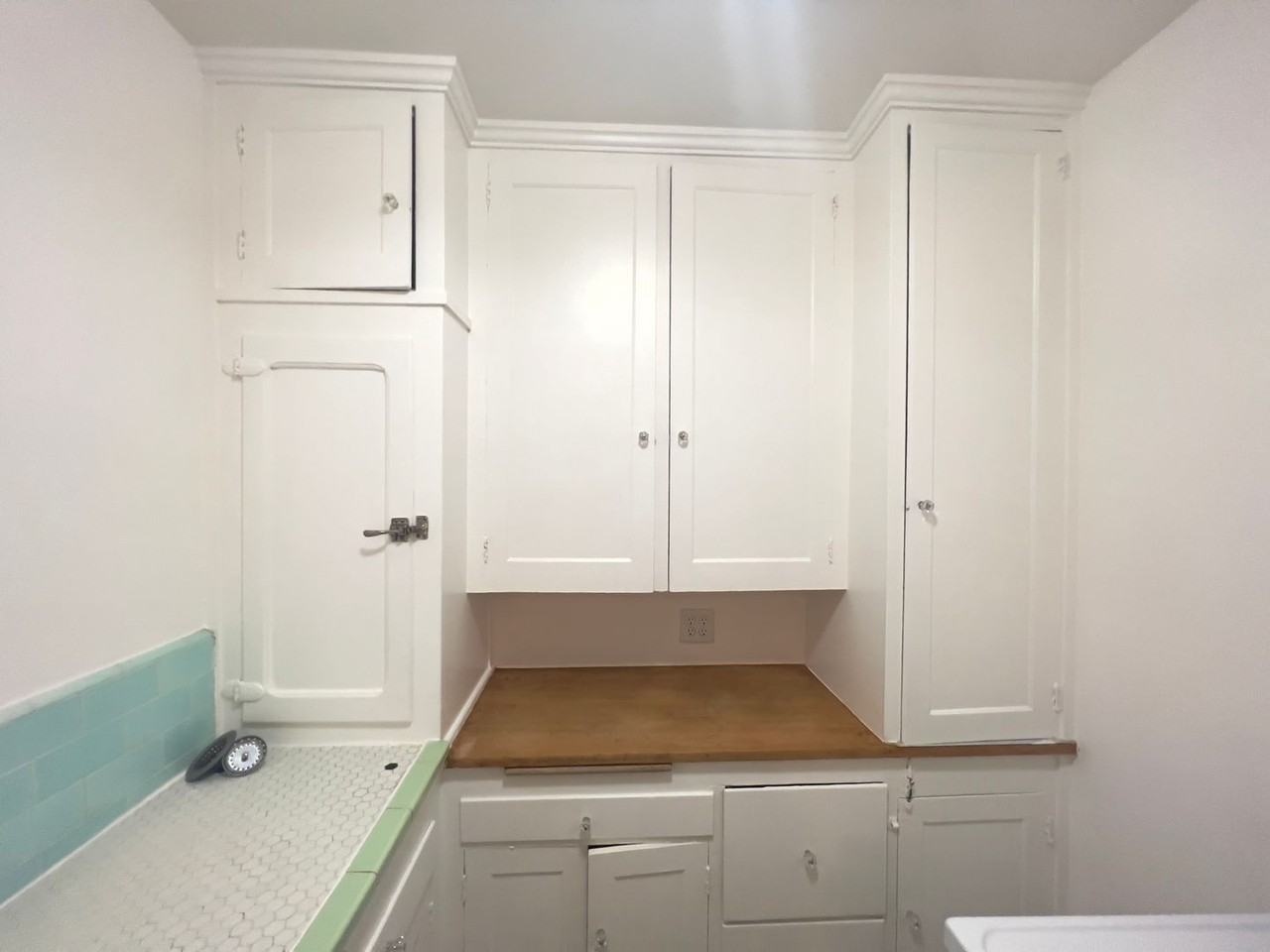 Metropolitan Apartments - Photo 6 of 35