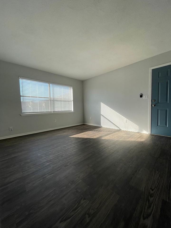4005 Nw Ozmun Ave #4005B9 - Photo 5 of 12