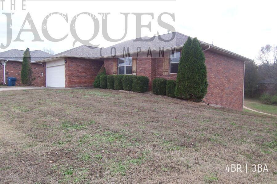 4042 W Eaglecrest St - Photo 2 of 18