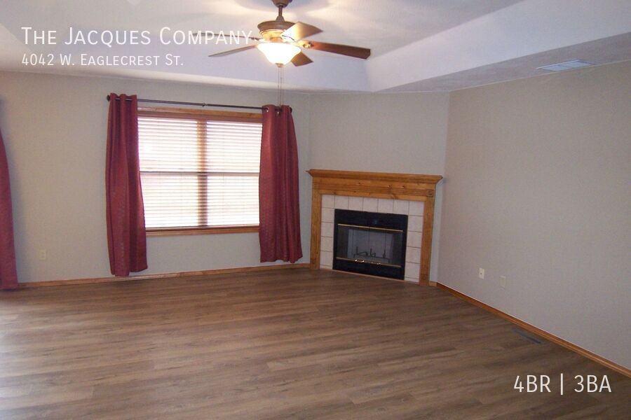 4042 W Eaglecrest St - Photo 3 of 18