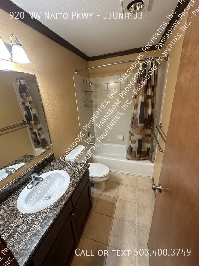 920 Nw Naito Pkwy - Photo 4 of 13