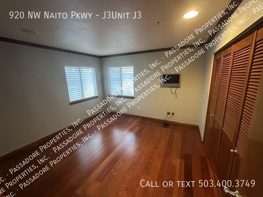 920 Nw Naito Pkwy - Photo 5 of 13