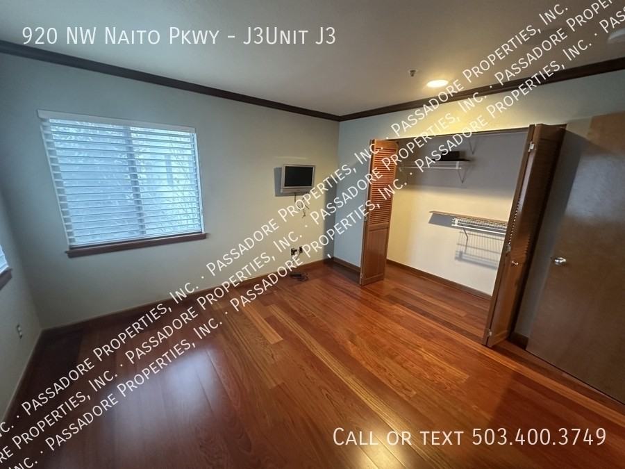 920 Nw Naito Pkwy - Photo 6 of 13