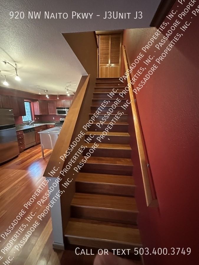 920 Nw Naito Pkwy - Photo 7 of 13