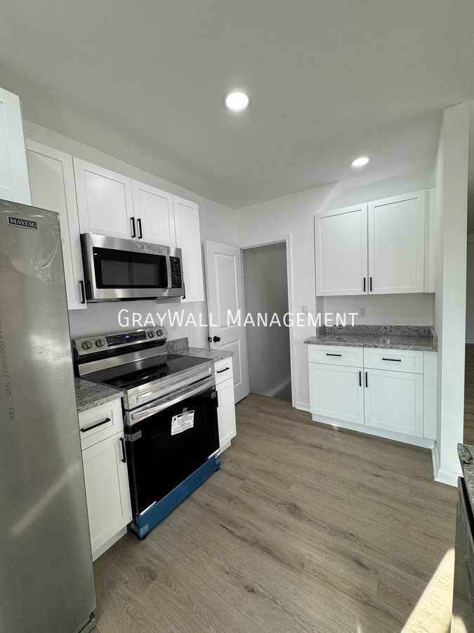 88 Florence Ave - Photo 2 of 11