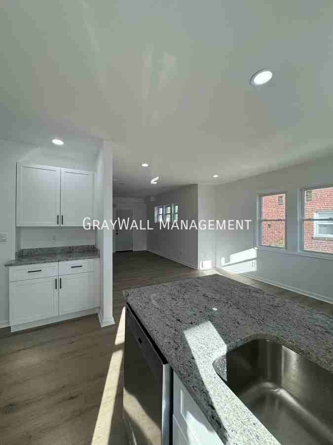 88 Florence Ave - Photo 3 of 11